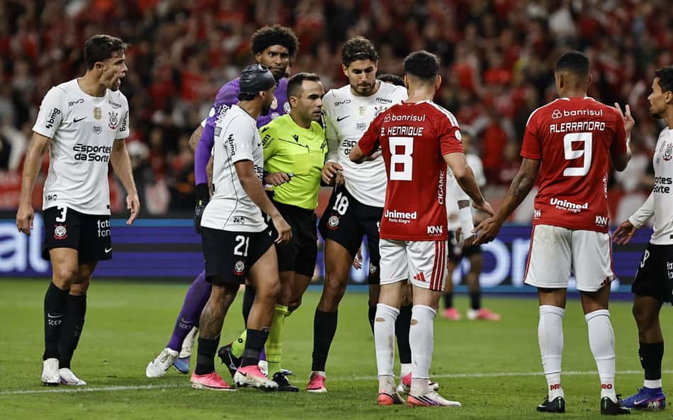 Corinthians envia ofício à CBF e pede áudio de árbitro para provar intimidação