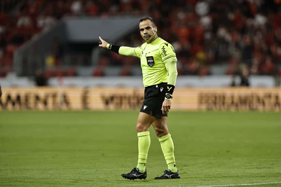 Ábitro Alex Gomes Stéfano