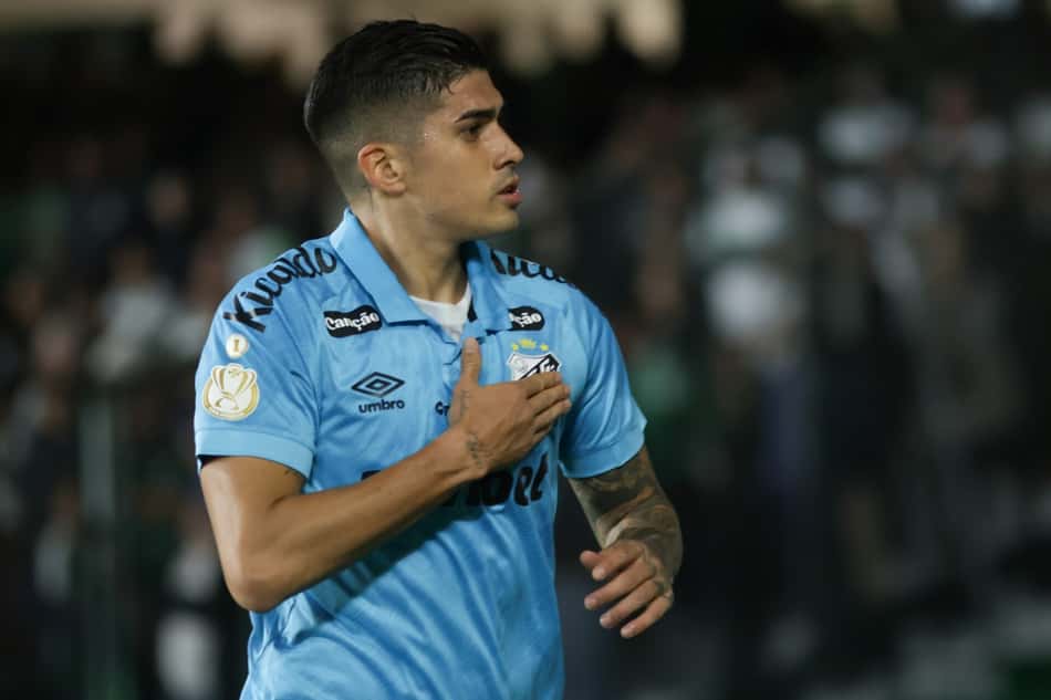 Zagueiro Adonis Frías
