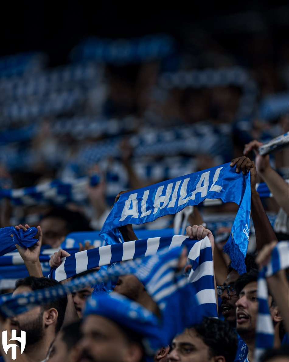 Torcida do Al-Hilal durante partida da equipe.