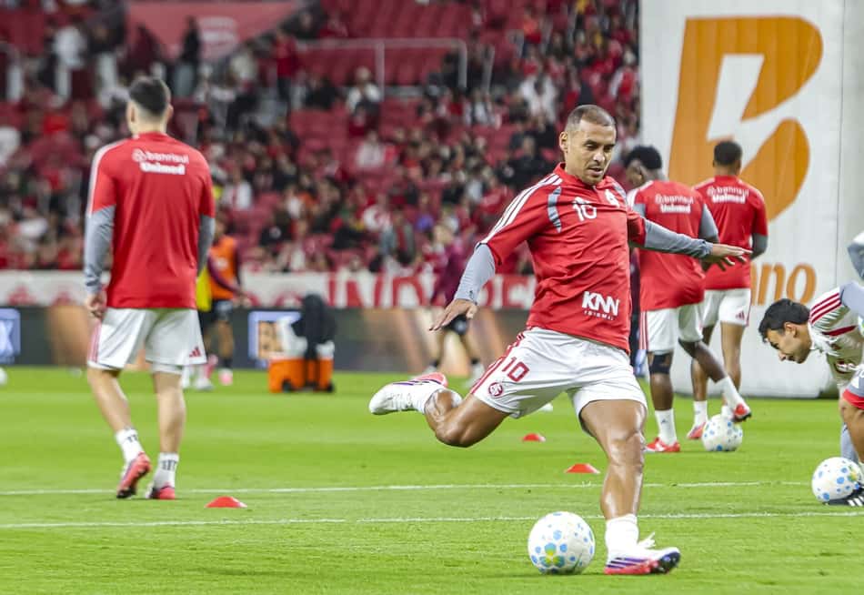 Alan Patrick durante aquecimento antes de a bola rolar para Inter e Corinthians