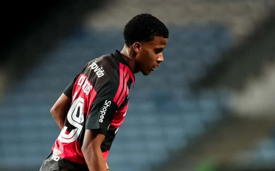 Alan Santos em ação pelo Flamengo
