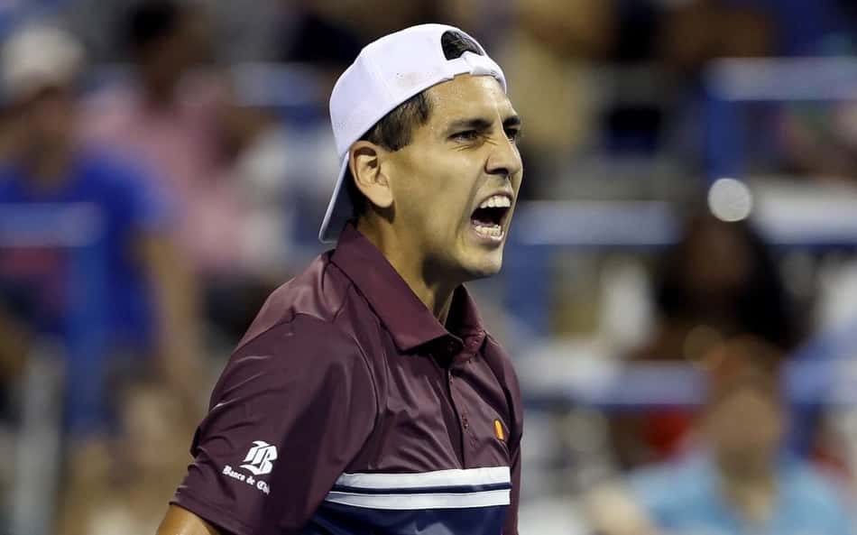 Alejandro Tabilo comemora ponto na vitória sobre Ben Shelton em Washington