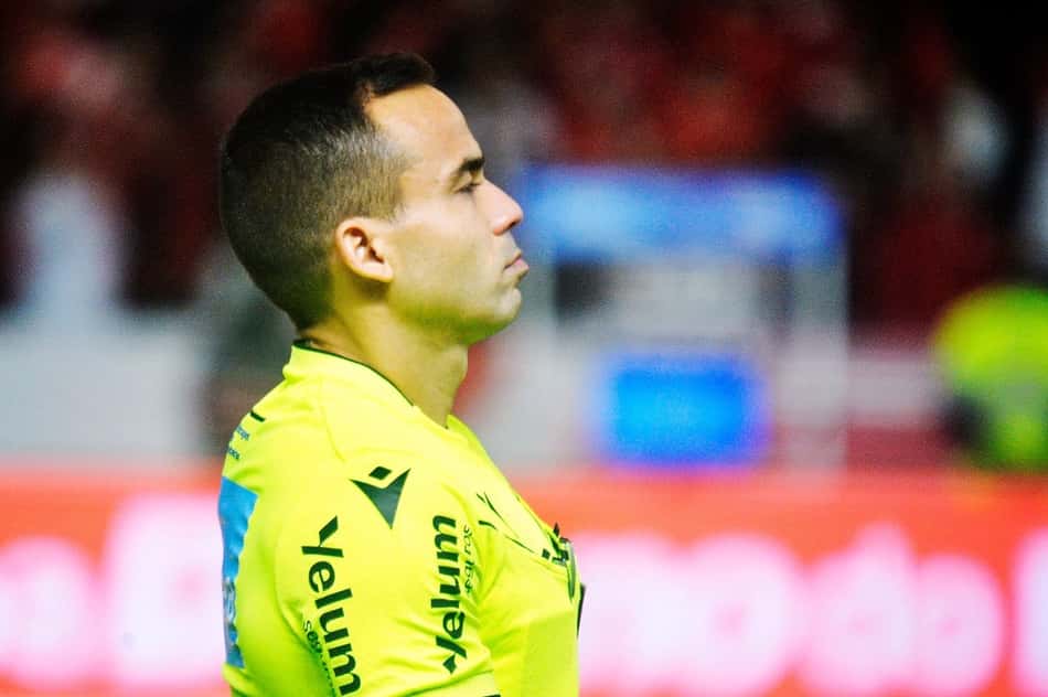 Árbitro relata na súmula 'falas agressivas' de funcionários do Corinthians