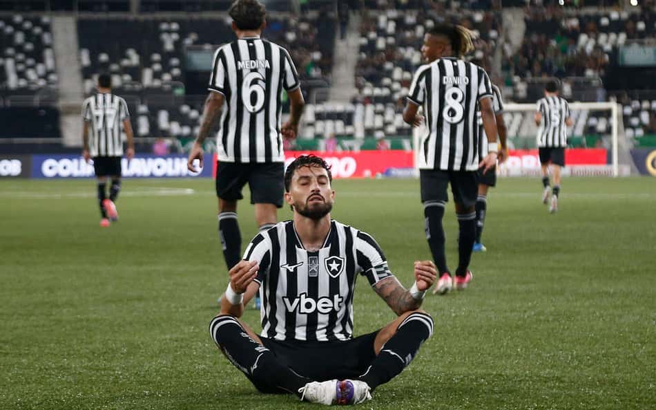 Telles recorda acerto com o Botafogo e celebra 'casamento': 'Perfeito'