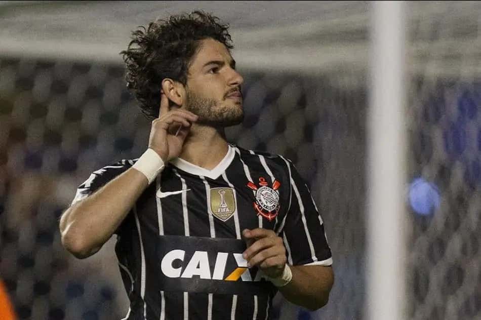 Alexandre Pato comemora gol pelo Corinthians