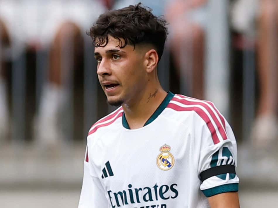 Alexis Ciria comemora gol pelo Real Madrid