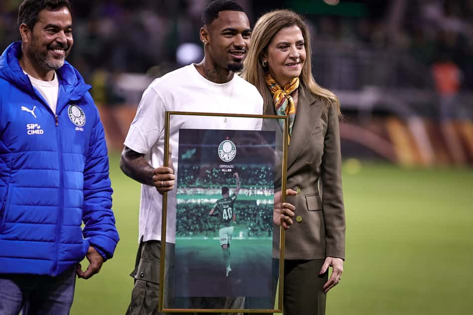 Allan foi homenageado pelo Palmeiras em seu último jogo pelo clube (Foto: Fabio Giannelli/AGIF/Folhapress)