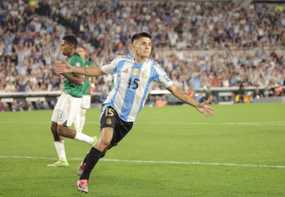 Almada comemora gol pela seleção argentina