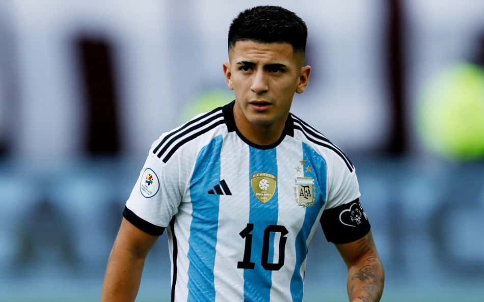 Almada com a camisa da seleção argentina