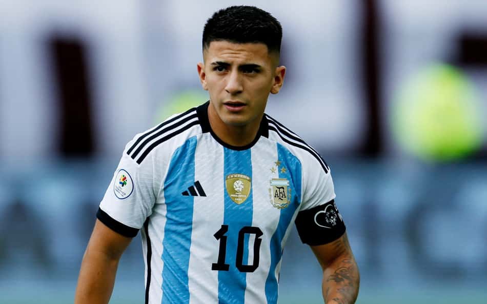 Almada com a camisa da seleção argentina