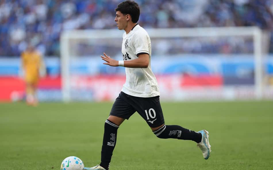 Álvaro Montoro, do Botafogo, em ação contra o Cruzeiro