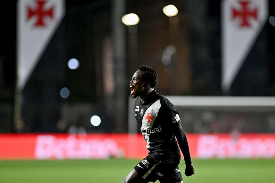 Andrés Gómez celebra gol em Vasco x Vitória
