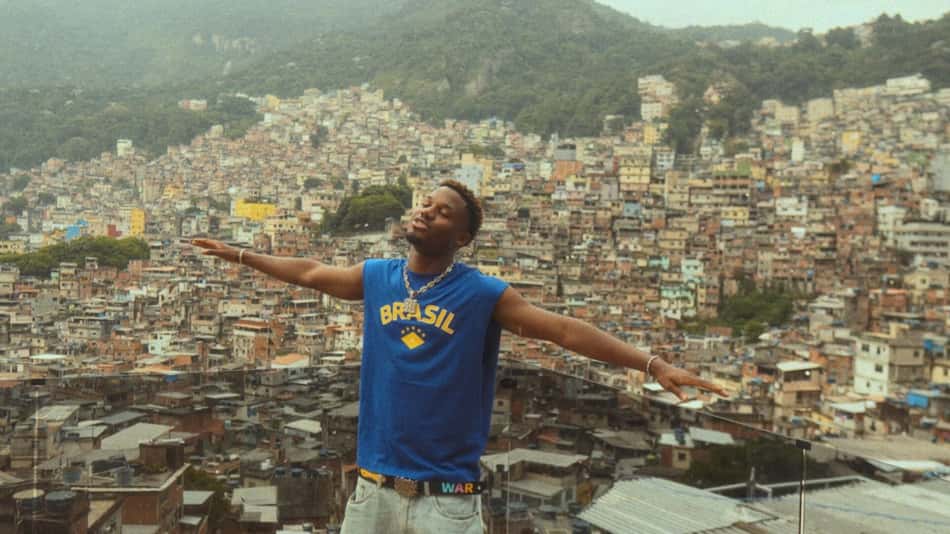 Ansu Fati na Rocinha, no Rio de Janeiro, gravando clipe da sua música "Sea como Sea"