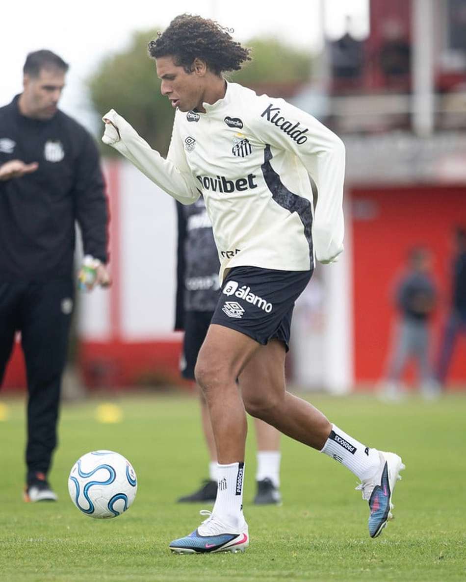 Willian Arão durante treino do Santos no Equador. (Foto: Reinaldo Campos/ Santos FC)