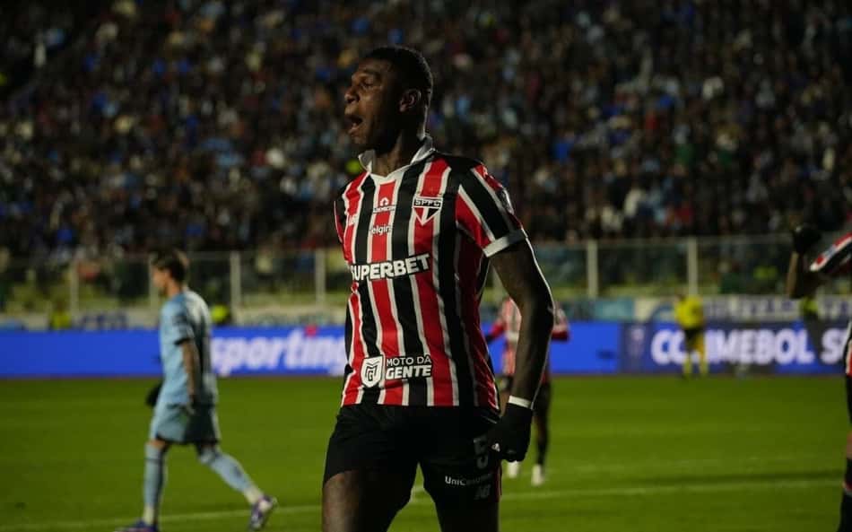 Arboleda comemora gol em Bolívar x São Paulo