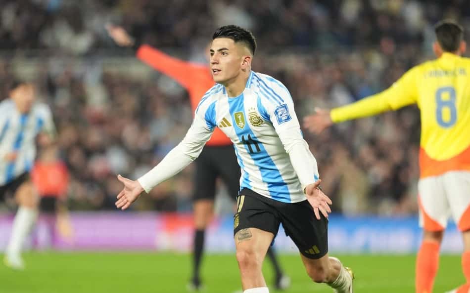 Almada comemora gol pela seleção argentina