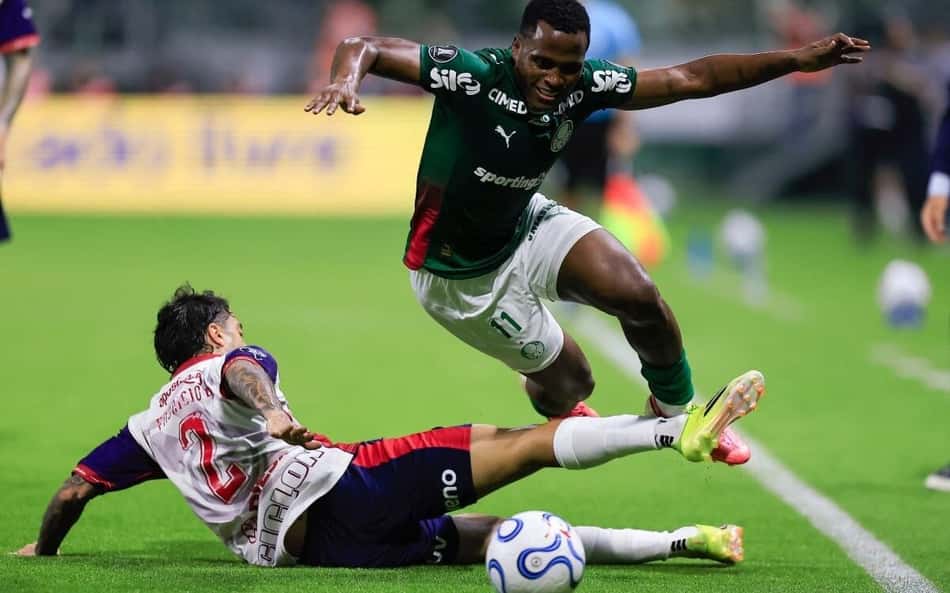 Jhon Arias em ação durante Palmeiras e Cerro Porteño na Libertadores