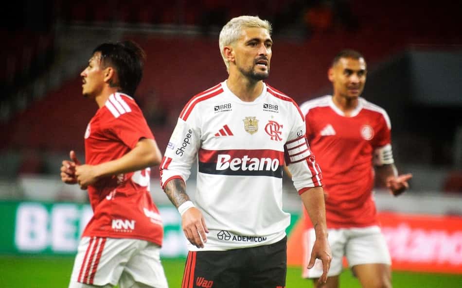 Arrascaeta em ação durante Flamengo x Internacional