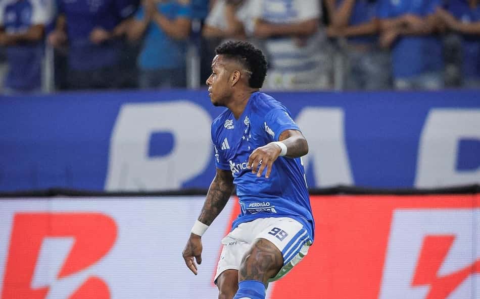 Arroyo em ação durante Cruzeiro x Atlético-MG pela Copa do Brasil