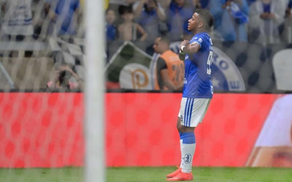 Arroyo em comemoração do gol em cima do Flamengo pelo jogo de ida das oitavas de final da Libertadores