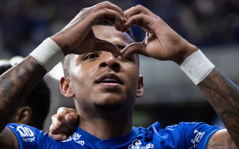 Arroyo comemora gol contra o Atlético-MG