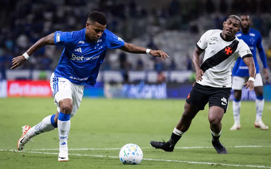 Arroyo e Cuiabano em Cruzeiro x Vasco