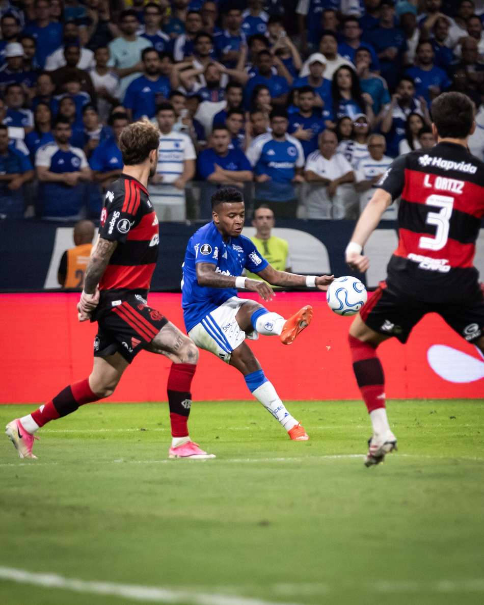 Arroyo faz gol pelo Cruzeiro