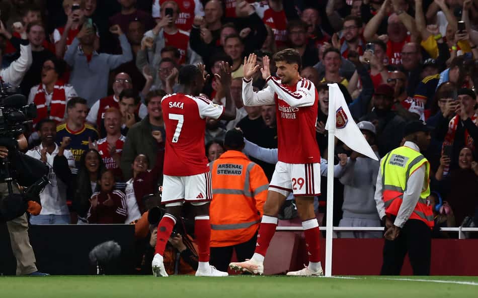 Arsenal domina Coventry e vence na estreia da Premier League