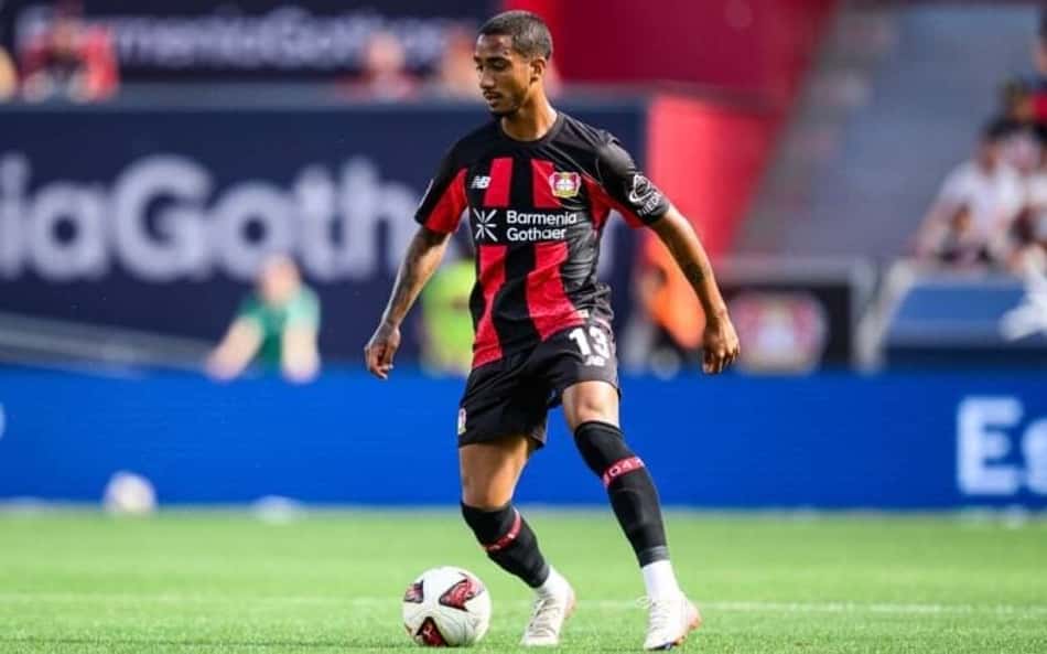 Arthur em campo pelo Bayer Leverkusen