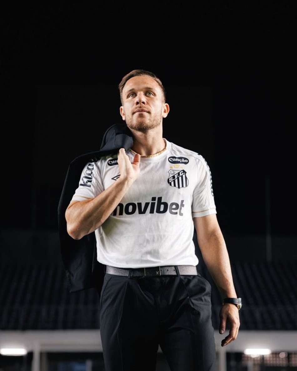 Arthur anunciado pelo Santos como novo reforço. 