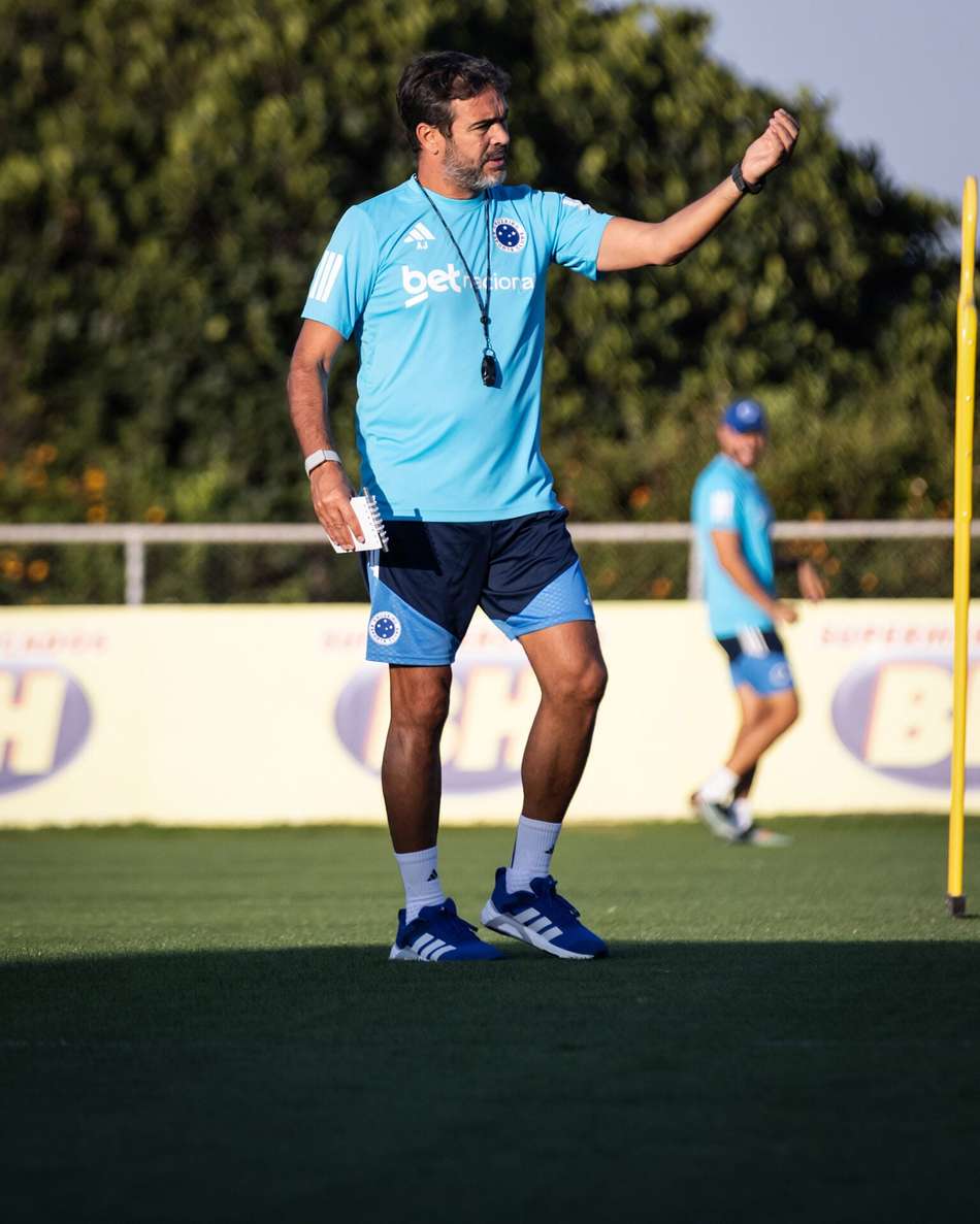 Artur Jorge comanda treino na Toca II
