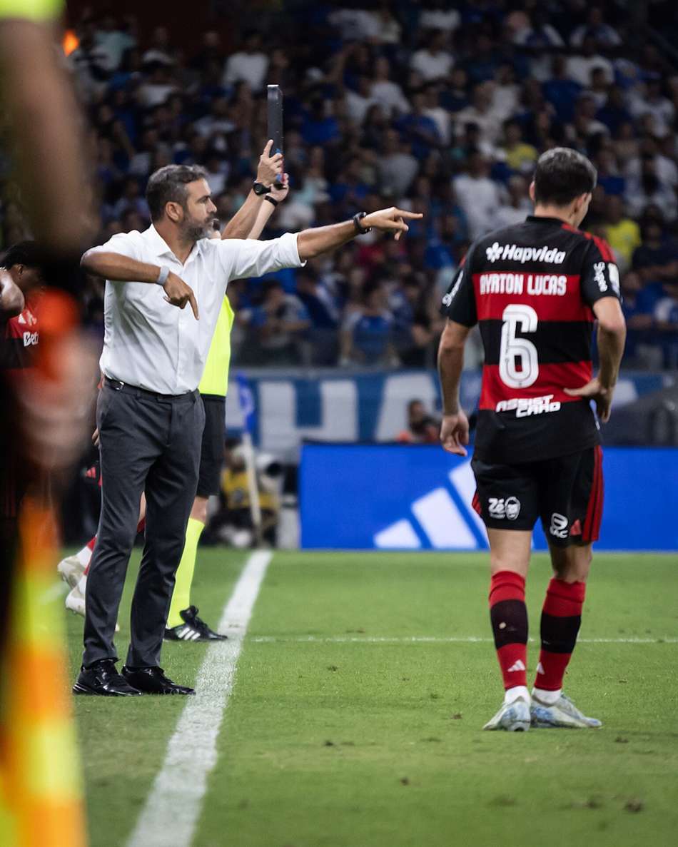 Artur Jorge contra o Flamengo no Mineirão
