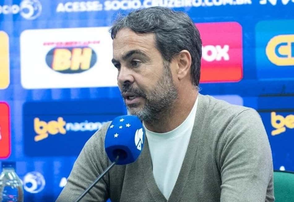 Artur Jorge dá entrevista coletiva na Arena Condá