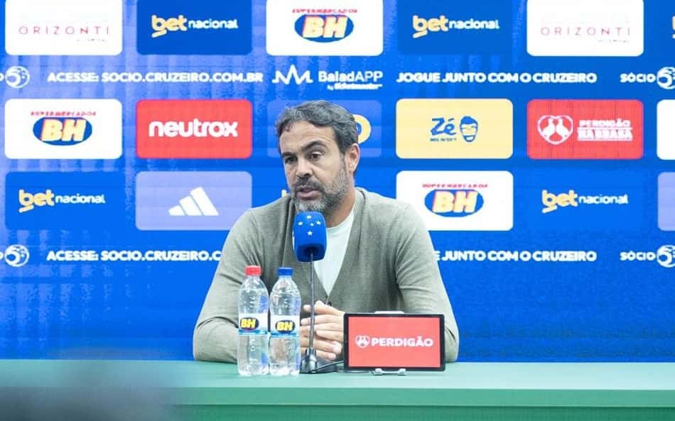 Artur Jorge em coletiva na Arena Condá
