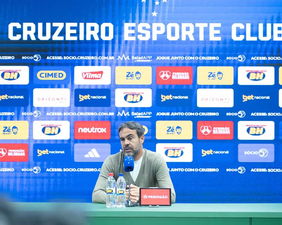 Artur Jorge em coletiva na Arena Condá
