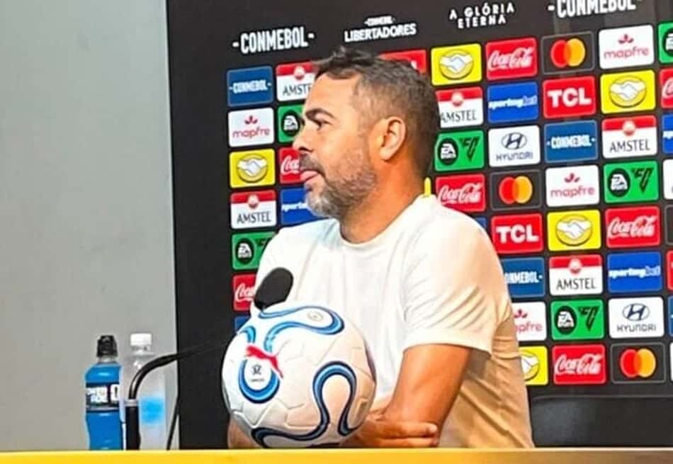 Artur Jorge em entrevista coletiva após Cruzeiro x Flamengo (Foto Eduardo StatutiLance!)