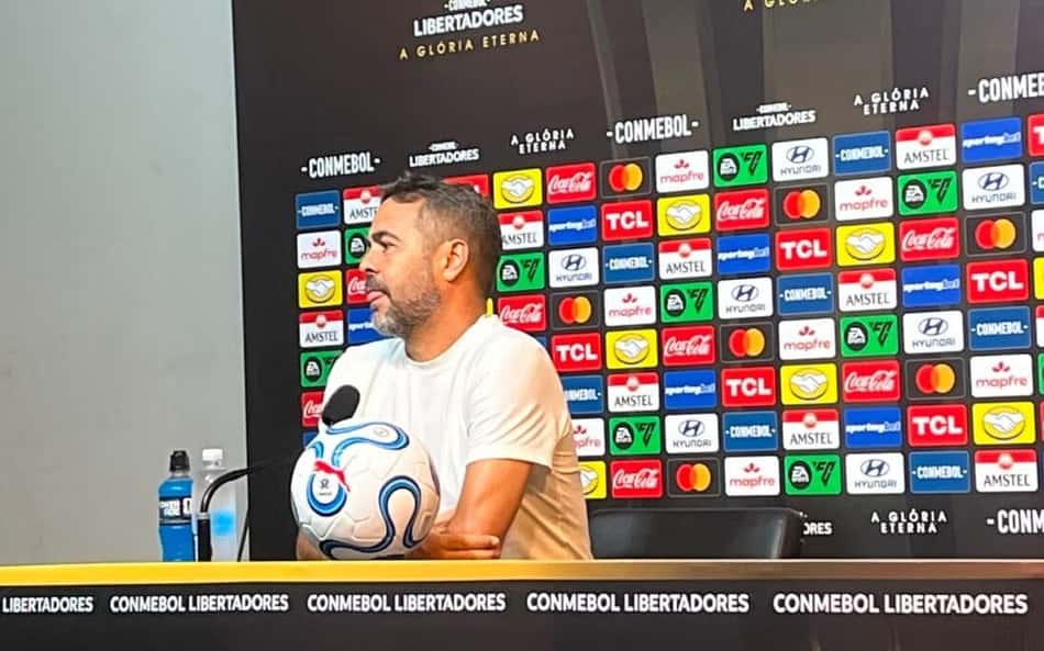 Artur Jorge em entrevista coletiva após Cruzeiro x Flamengo (Foto Eduardo StatutiLance!)