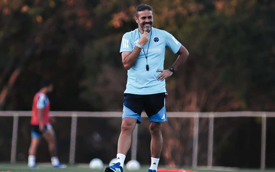 Incógnitas nas laterais: as opções de Artur Jorge para Cruzeiro x Atlético-MG