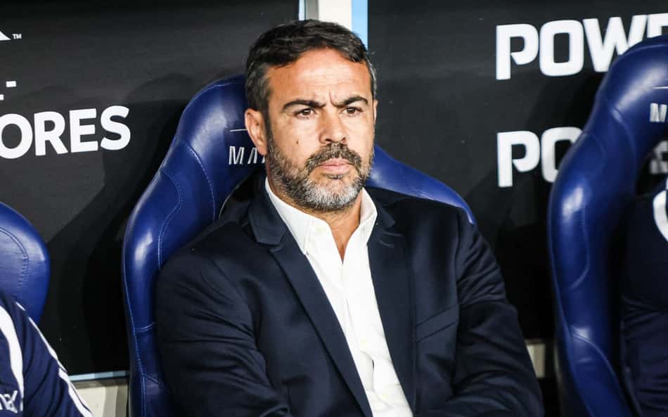 Torcida do Cruzeiro manda recado a Artur Jorge após queda para o Flamengo