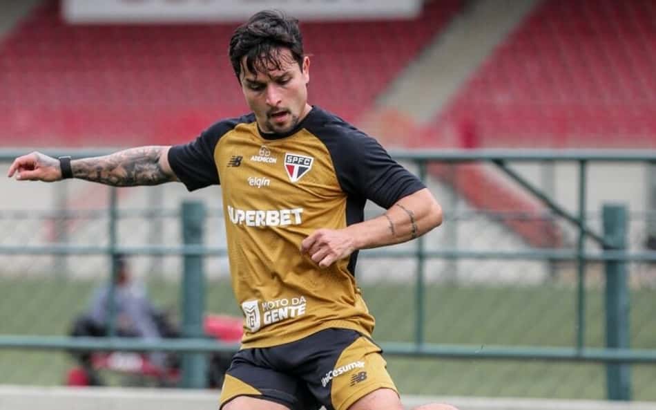 Artur do São Paulo em treino