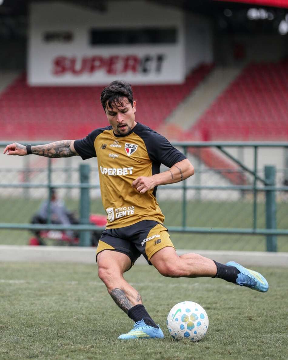 Artur do São Paulo em treino