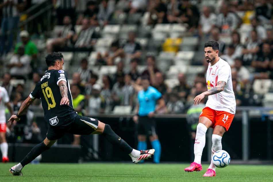 MG - BELO HORIZONTE - 19/08/2026 - COPA SUL-AMERICANA 2026, ATLETICO-MG X BRAGANTINO - Pedro Henrique jogador do Bragantino durante partida contra o Atletico-MG no estadio Arena MRV pelo campeonato Copa Sul-Americana 2026.
