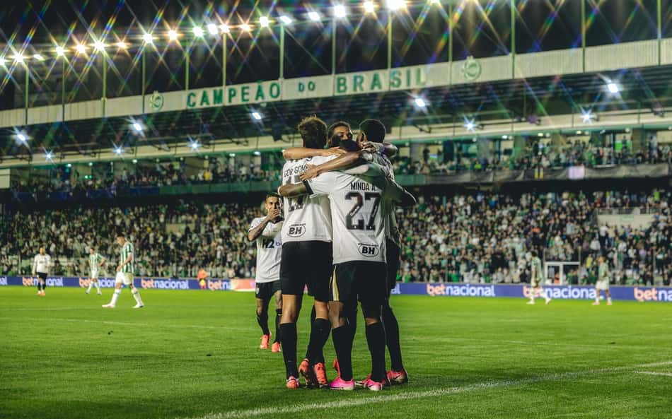 Atlético comemora classificação contra o Juventude (Foto: Pedro Souza / Atlético)