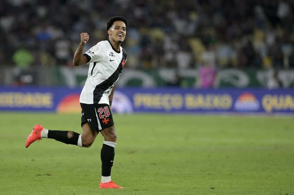 Brenner comemora gol marcado contra o Fluminense