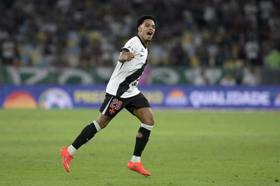 Brenner marcou duas vezes na vitória do Vasco sobre o Fluminense na Copa do Brasil