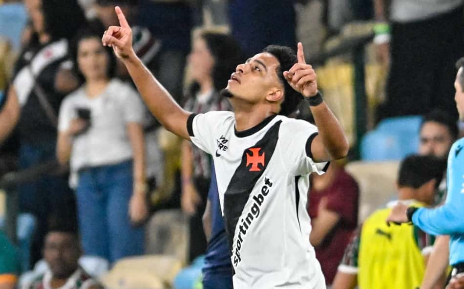 Brenner marcou duas vezes na vitória do Vasco sobre o Fluminense na Copa do Brasil