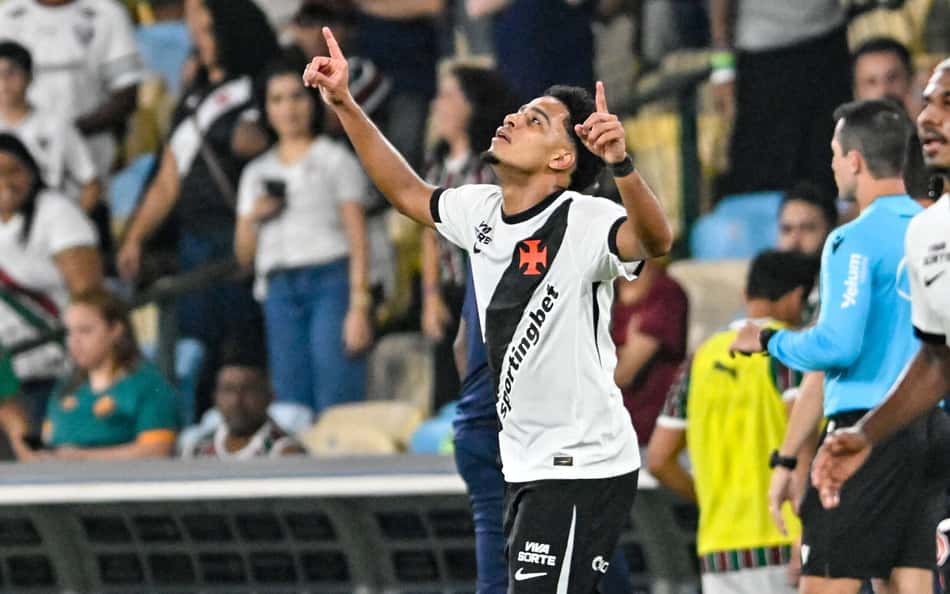 Brenner marcou duas vezes na vitória do Vasco sobre o Fluminense na Copa do Brasil
