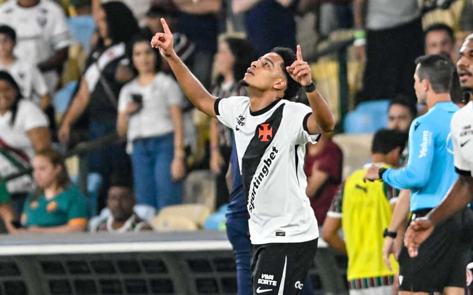 Brenner marcou duas vezes na vitória do Vasco sobre o Fluminense na Copa do Brasil