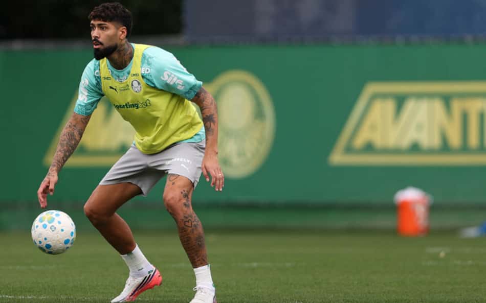 Barboza durante treino do Palmeiras